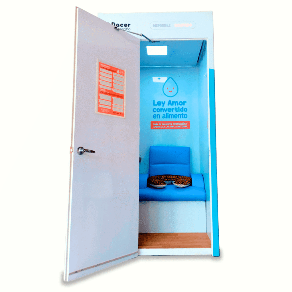 Vista frontal de Cabina de Lactancia con puerta abierta